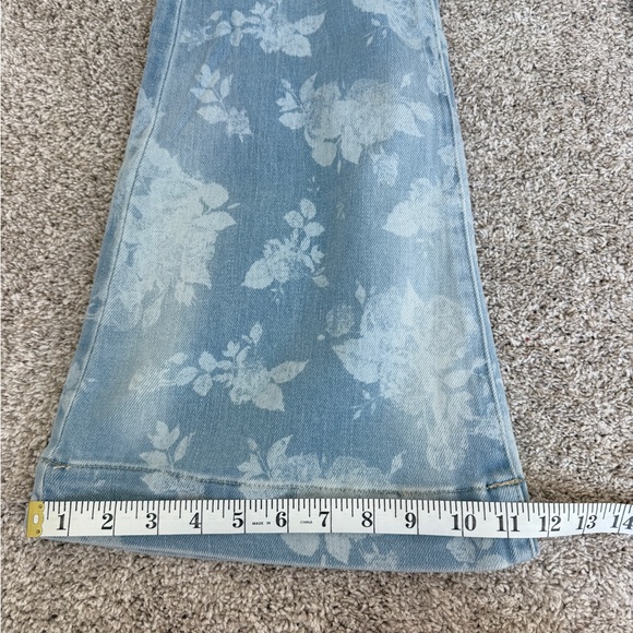 NWT - KanCan Faded Floral Flare Jeans - 9/28 - Picture 7 of 9
